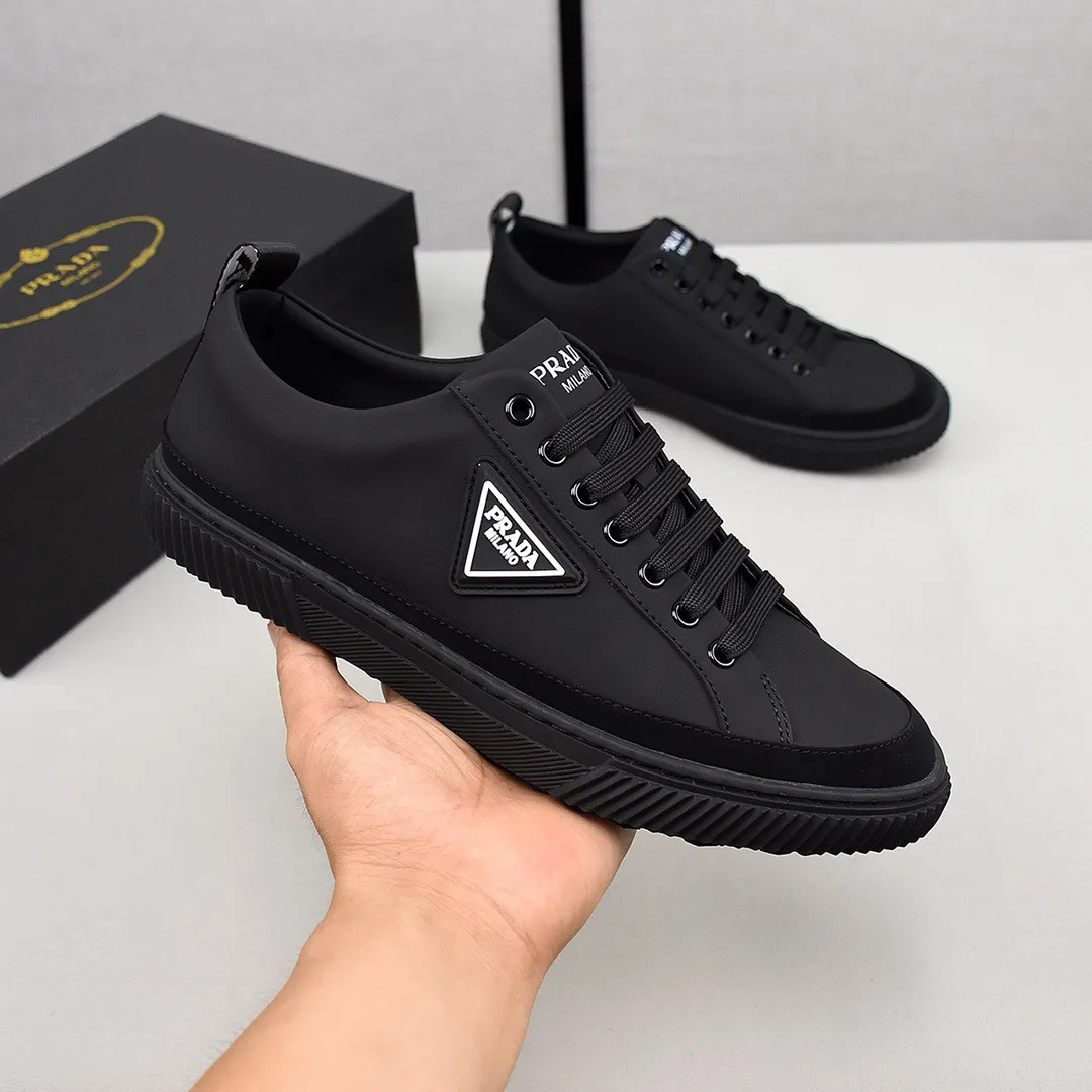 【PRADA】Men's shoes 💰400💰. Detonate the whole place! An international brand that is constantly innovating. This men's casual shoe is the original version. It is made of cowhide leather at a ratio of one to one at the store. It has leather feet and rubber non-slip outsole. It is breathable and comfortable. Quality speaks for itself. 👄38-44